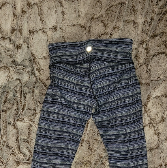 Lululemon Leggings size 6 - Picture 2 of 4